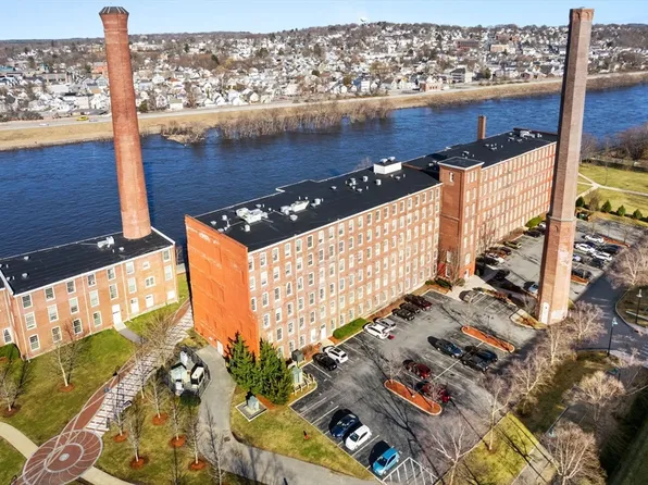 52 Lawrence Dr #M302, Lowell, MA 01854