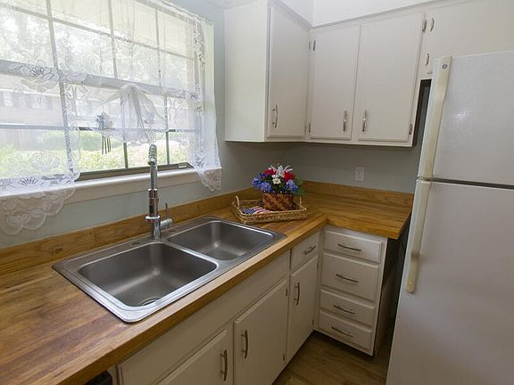 3rd image of 2362 Parsonage Rd APT 14B