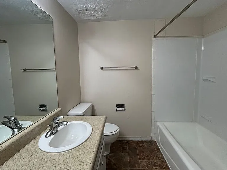 915 N 48th Ave — Photo 13