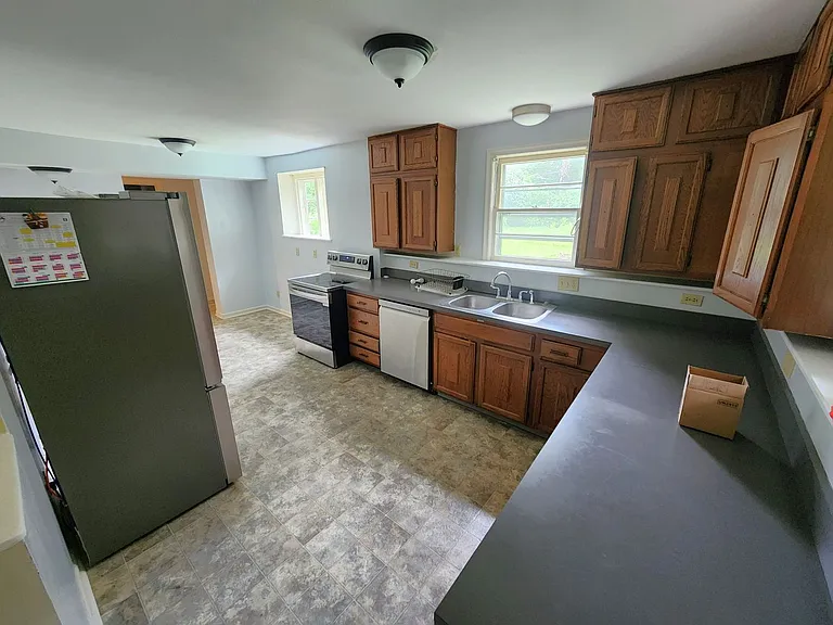 1812 SW Pembroke Ln — Photo 3