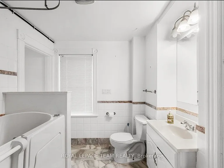 509 Moffat St — Photo 12