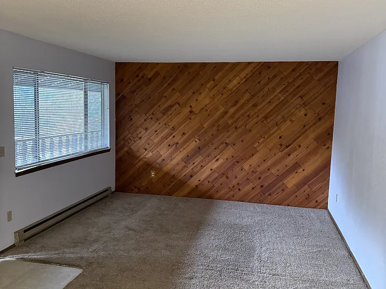5618 Castle Ave — Photo 2