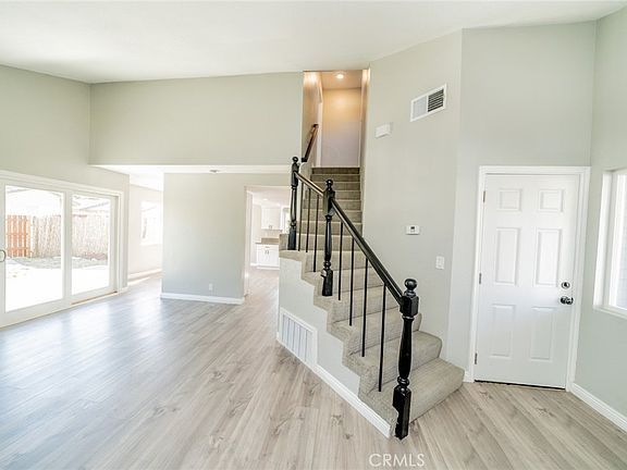 3rd image of 827 S Tamarisk Ave