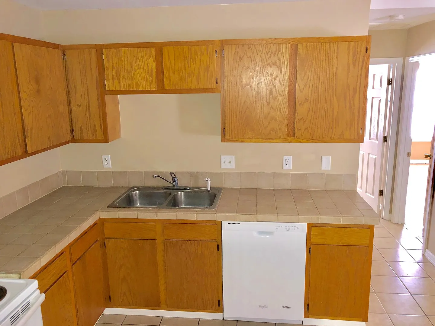 821 Hardy Avenue — Photo 3