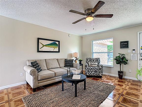 5th image of 4177 Whiting Dr SE