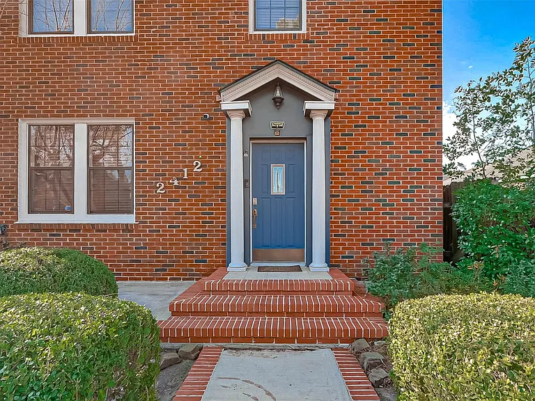 2412 Oakdale St — Photo 38