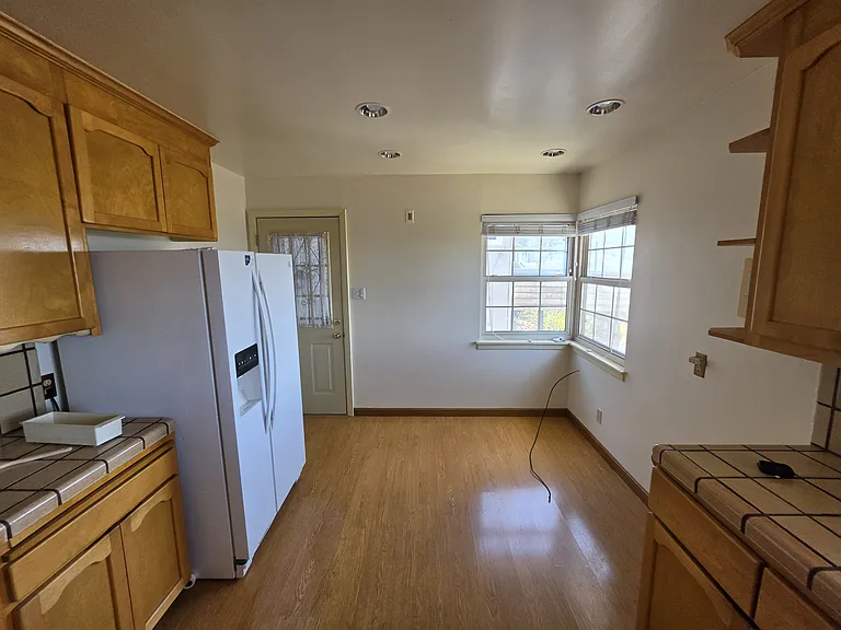 1744 Wesley Ave — Photo 9