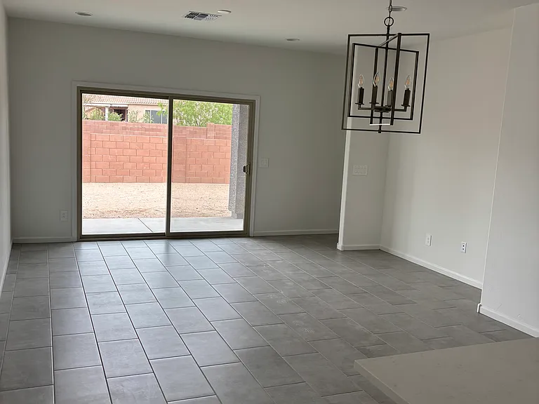 9822 N Solstice Ave — Photo 2