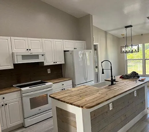 3 bed, 2.0 bath, 1472 sqft, $2,200 — Photo 3