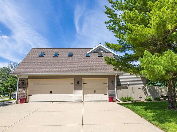 3rd image of 3023 Wellington Dr