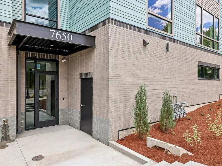 Brand-new 3-Bed, 2-Bath luxury single-level apartment! Bright, open-concept living with modern fi... — Photo 2