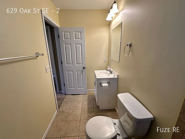 629 Oak St SE #2 — Photo 36