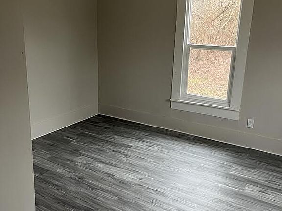 3rd image of 617 E Broadway Blvd