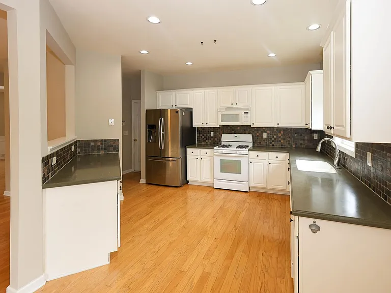 2895 Haynes Club Cir SW — Photo 15