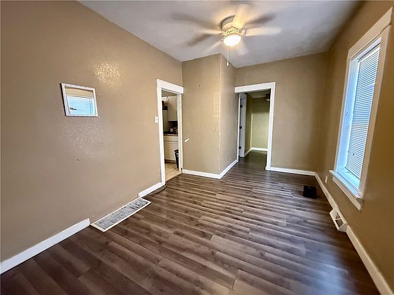 3rd image of 1608 E Clay St