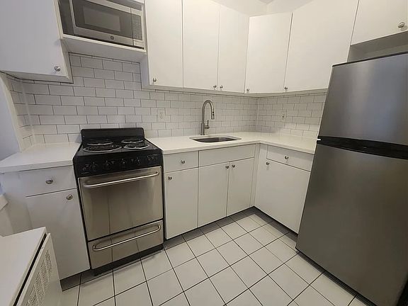 3rd image of 132 E 45th St APT 12I