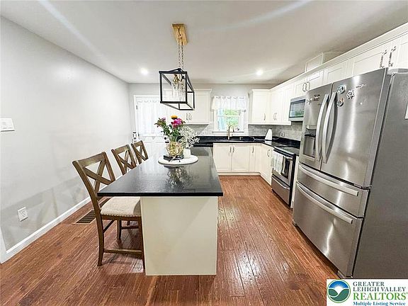 5th image of 206 Snow Bird Cir