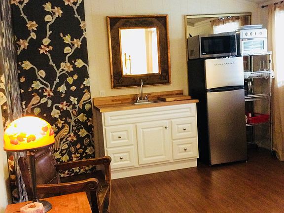 Comfortable seating,ceiling fan.