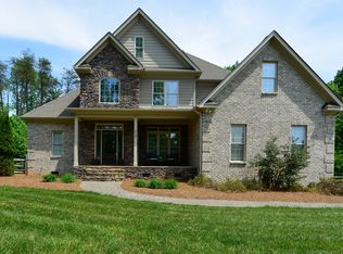 6900 Bronco Ln, Summerfield, NC 27358