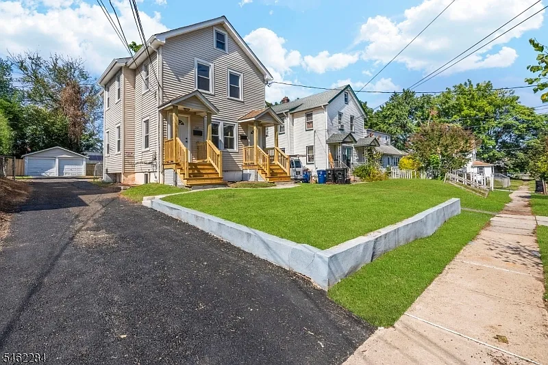 2 bed, 1.0 bath, $2,500 — Photo 2
