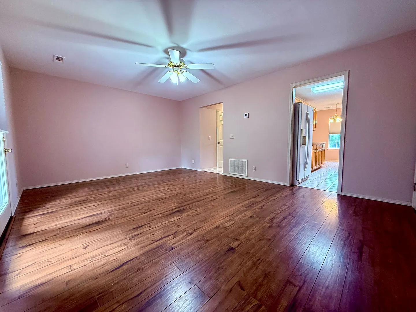 1404 A Camellia — Photo 2