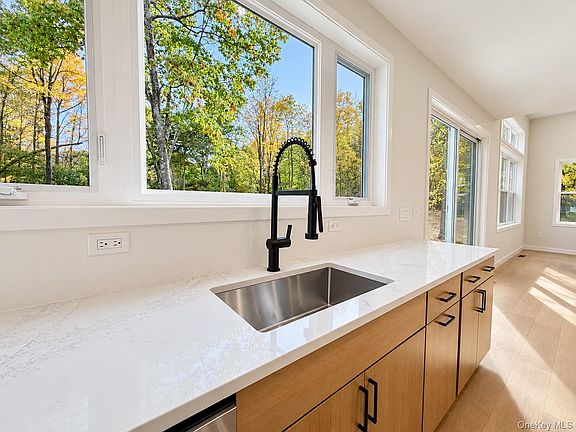 3rd image of 43 Maple Hill Drive