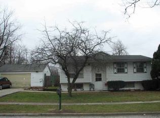 1711 Wildwood Rd, Bloomington, IL 61704