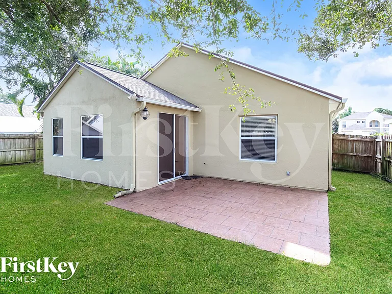 946 Riviera Point Dr — Photo 15