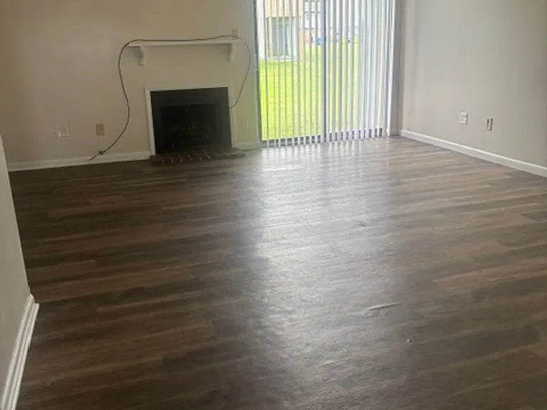 Pine Villa Town Houses — Photo 10