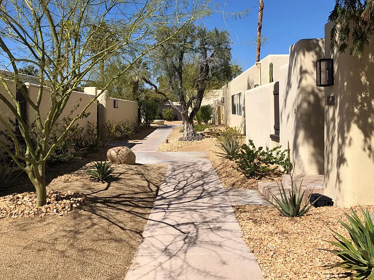 433 N Hermosa Dr — Photo 23