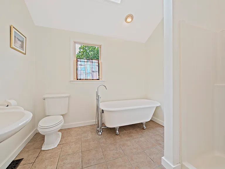 8 Winthrop Ave — Photo 11