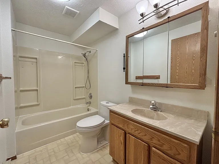 3820 E 21st Ave — Photo 21
