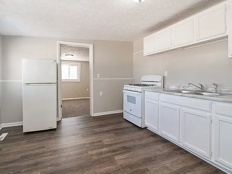 1174 Bryce Ave #B — Photo 3