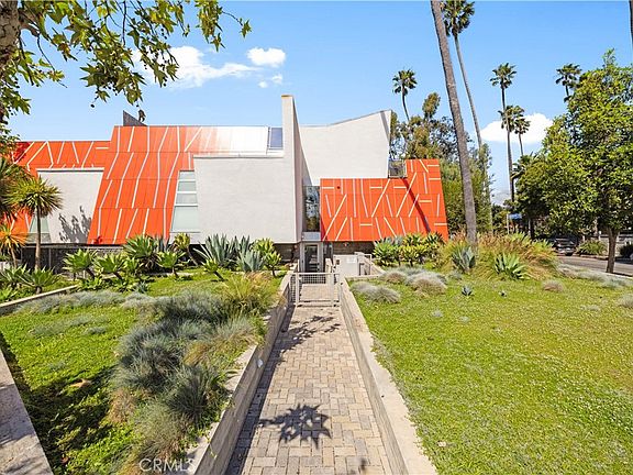 2nd image of 719 Venice Blvd