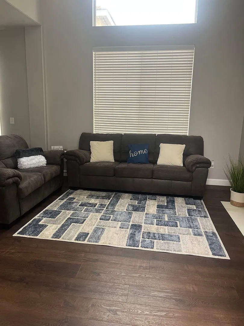 Cozy 3 bedroom 2.5 bath home Available Now! — Photo 3