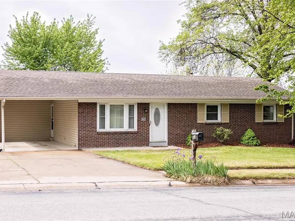 613 S Duchesne Dr, Saint Charles, MO 63301