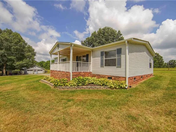 529 Wellhouse Dr, Walnut Cove, NC 27052