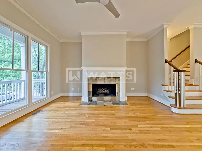 216 Hawthorn St — Photo 4