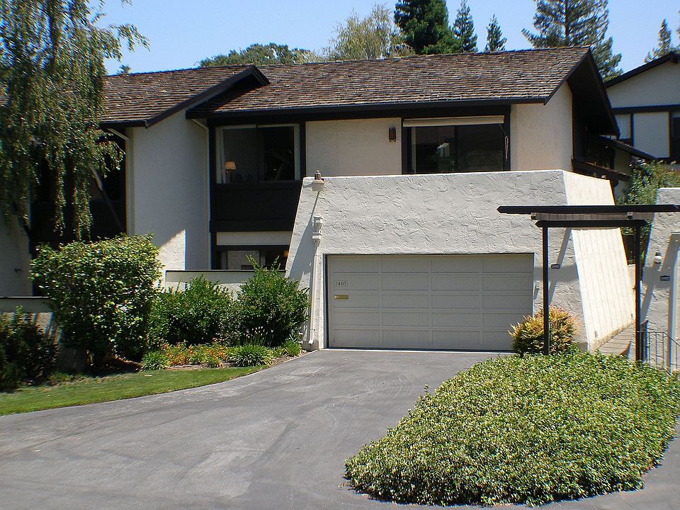 Beautiful townhome in quiet serene setting.