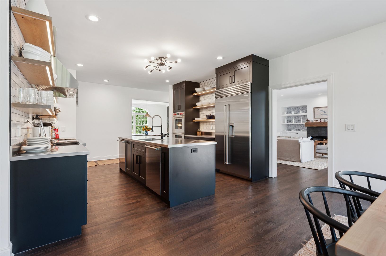  Breakfast Area to Kitchen