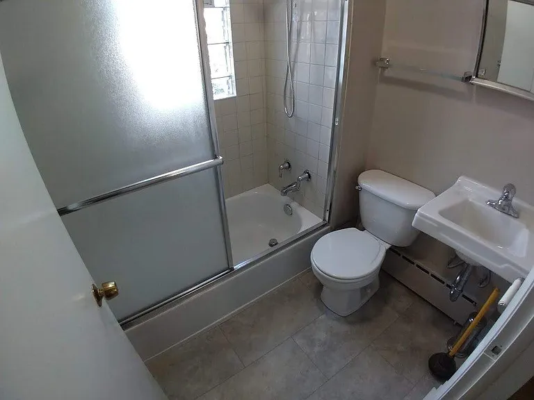 1447 W Henderson St — Photo 6