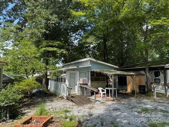104 Oak Ln, Mount Gilead, NC 27306