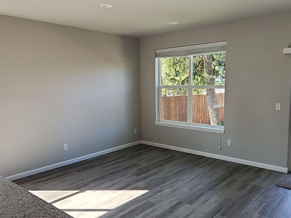 3rd image of 1685 & 1687 SE 12th Ave #129