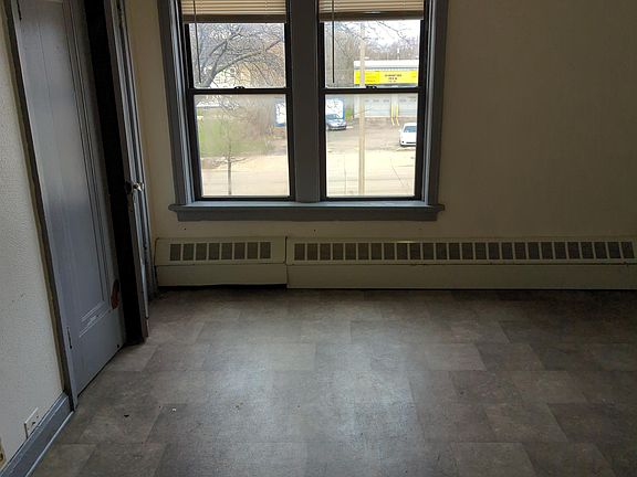 3rd image of 2431 W Capitol Dr APT 202