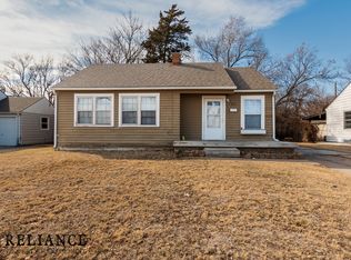 921 N Edgemoor Dr, Wichita, KS 67208