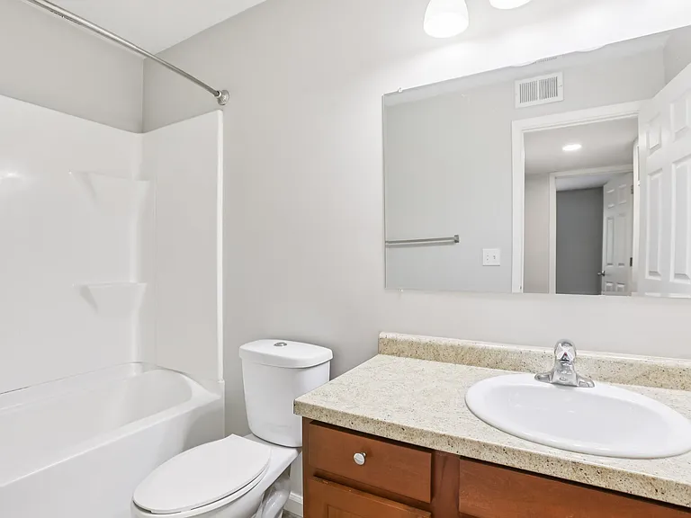 Twyckenham Apartments — Photo 14