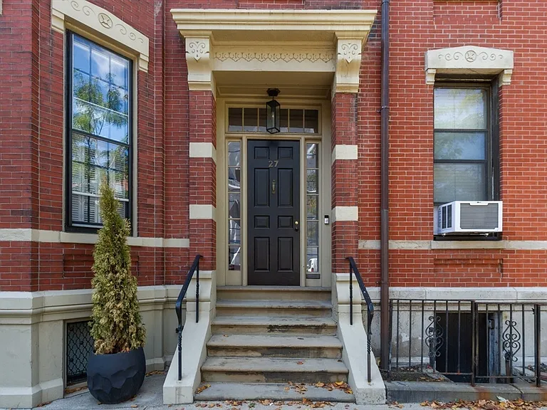 27 Hereford St — Photo 2