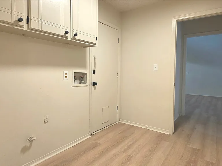2410 W Driftwood Dr — Photo 8