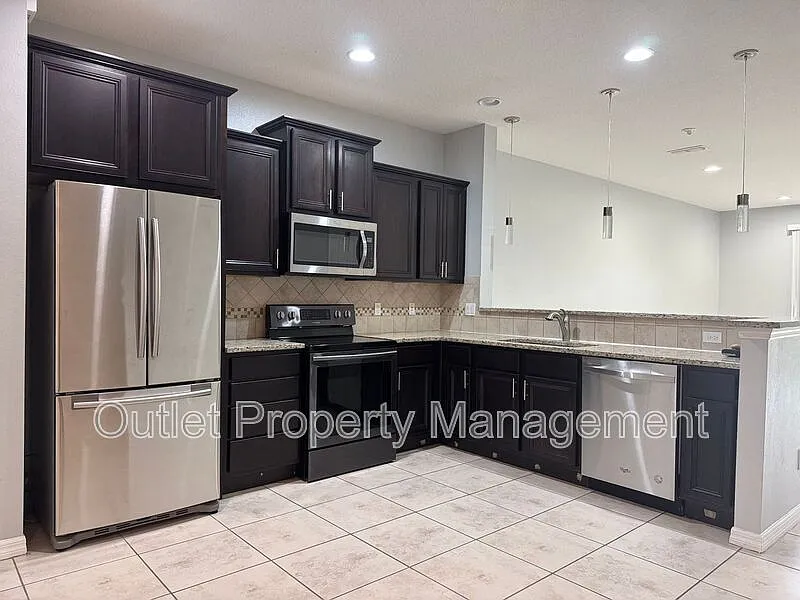 3 bed, 2.5 bath, 1548 sqft, $1,999 — Photo 4