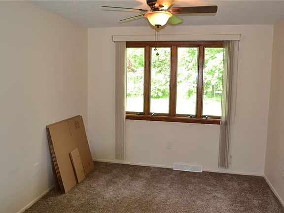 5th image of 115 Willow Pond Way